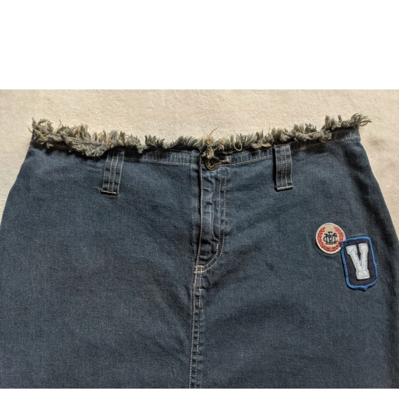 UNIQUE ROUTE 66 Stretch Fit Blue Denim Jean Skirt Size 8 Front Slit w/ Patches. - Picture 2 of 11